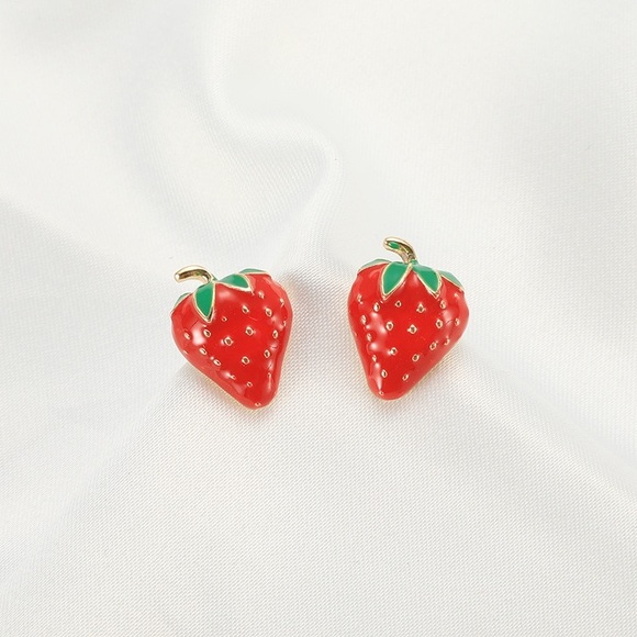Enamel strawberry stud earrings gold BEAUTIFUL NEW - Picture 8 of 10
